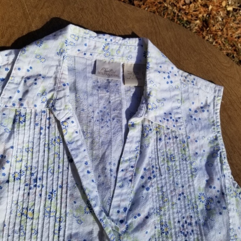 2/$20 Fiorlini International M White Floral Top …